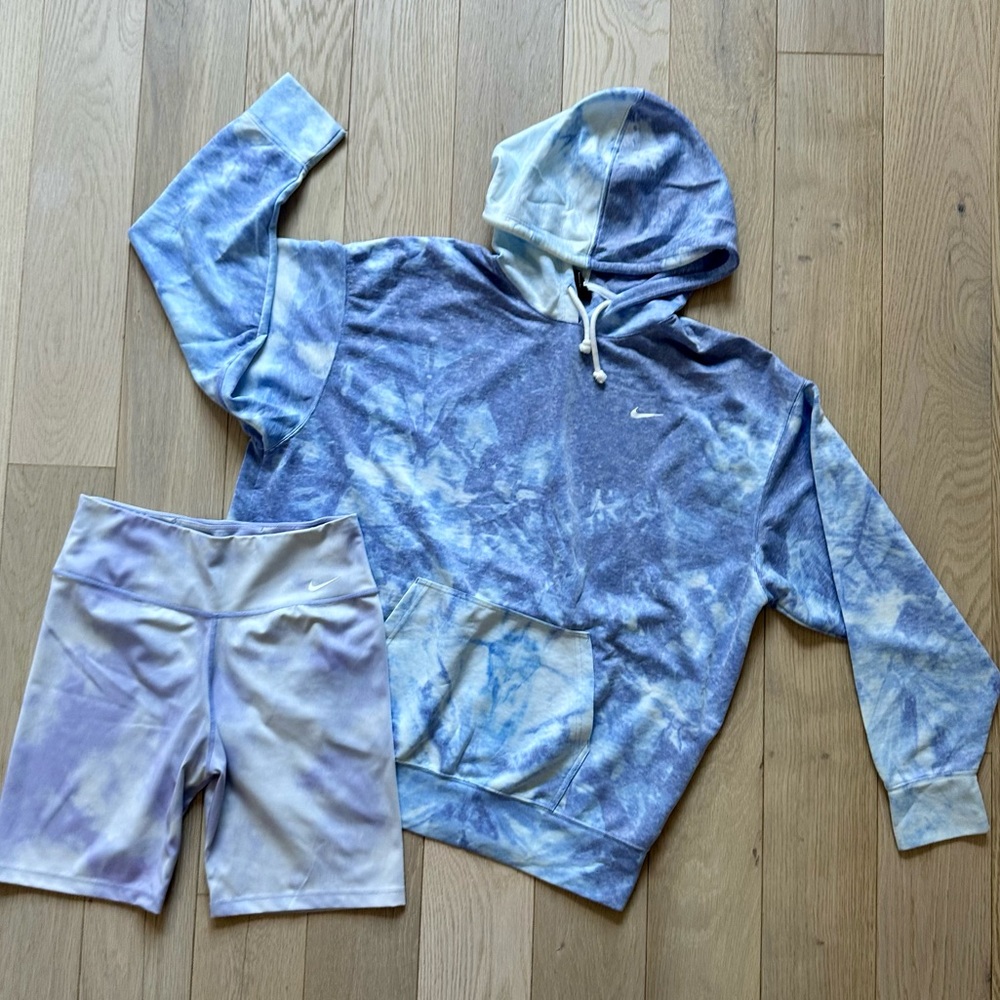 Nike tie-dye hoodie and shorts set in blue and white #nike #tiedye